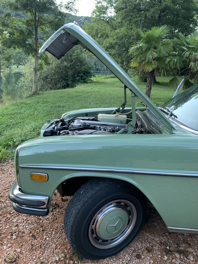 m110_mint_vintage_car_1972_w114_280c VINTAGE TIMES AMSTERDAM