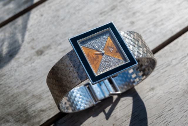 unique piece omega jewelry watch like new