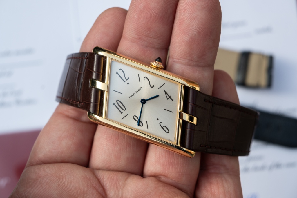 cartier tank asymetrqiue 